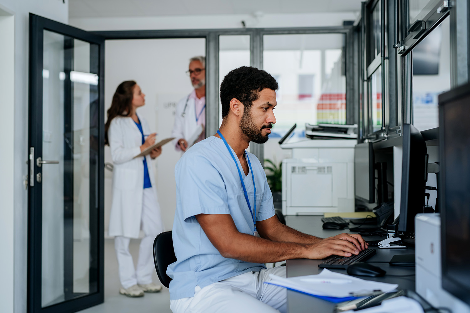 ChatGPT in Sanità: 5 applicazioni pratiche combinate con i CRM